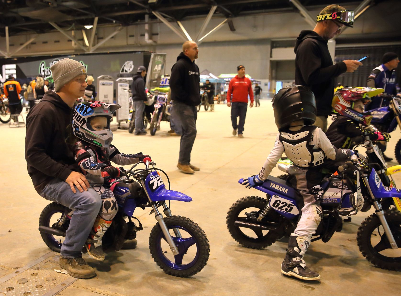 Supercross Futures, 4-year-old girl follows in dad's footsteps